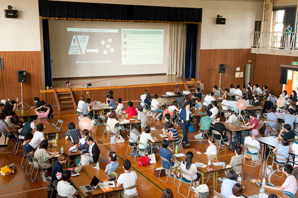 体育館での授業など、学校というシチュエーションを活かした授業が盛りだくさん