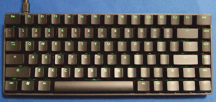 写真2　ファンクションキー搭載の小型キーボード KBT Race 75%