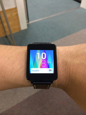 G WatchでGMailの通知を受けた様子