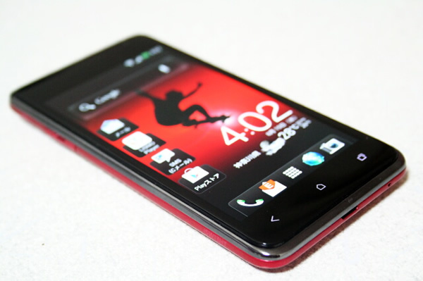 機能面だけでなくデザインも日本向けに開発されたHTC J