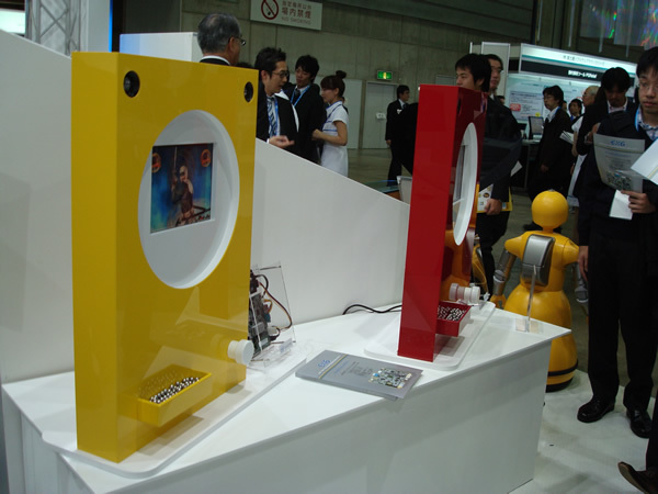 写真2　インテルブース（その2）