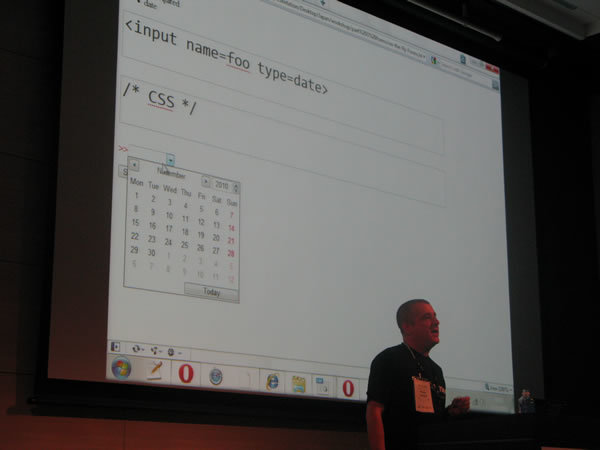写真7　HTML5ではフォーム周りを手軽に実装できるようになる