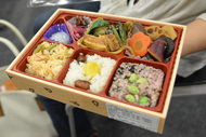 前回好評だった豪華お弁当（無料サービス）は今回ももちろんご提供。豪華です！