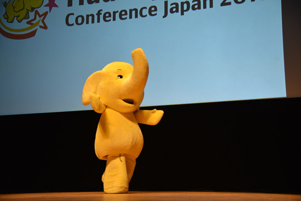 マスコットの象も健在。会場のあちこちに出没していました